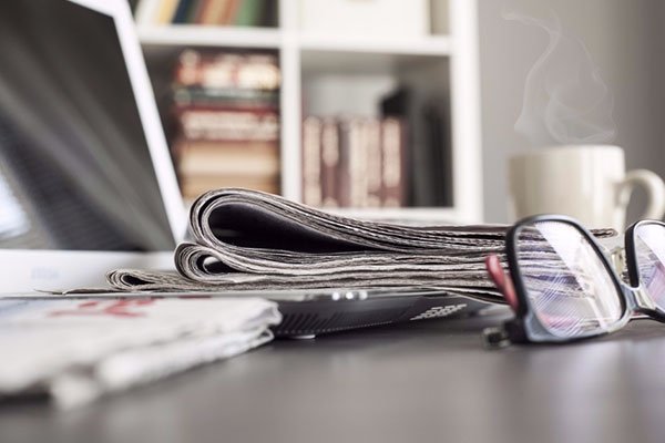 將要整列的零件隨意放到整列機(jī)治具板，然后加以各 01